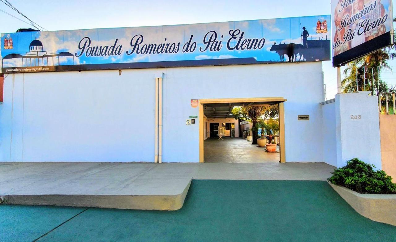 Pousada Romeiros Do Pai Eterno - Santuario Basilica De Trindade Trindade  Exterior foto